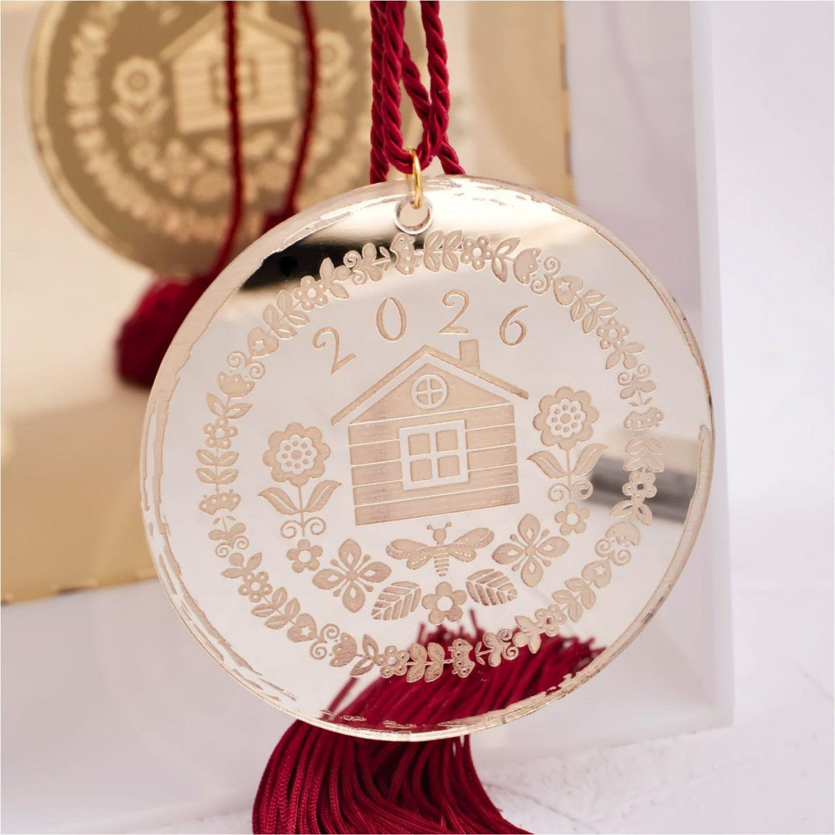 Ασημί Κρεμαστό Γούρι - Σπίτι 2026 σε Κουτί Δώρου